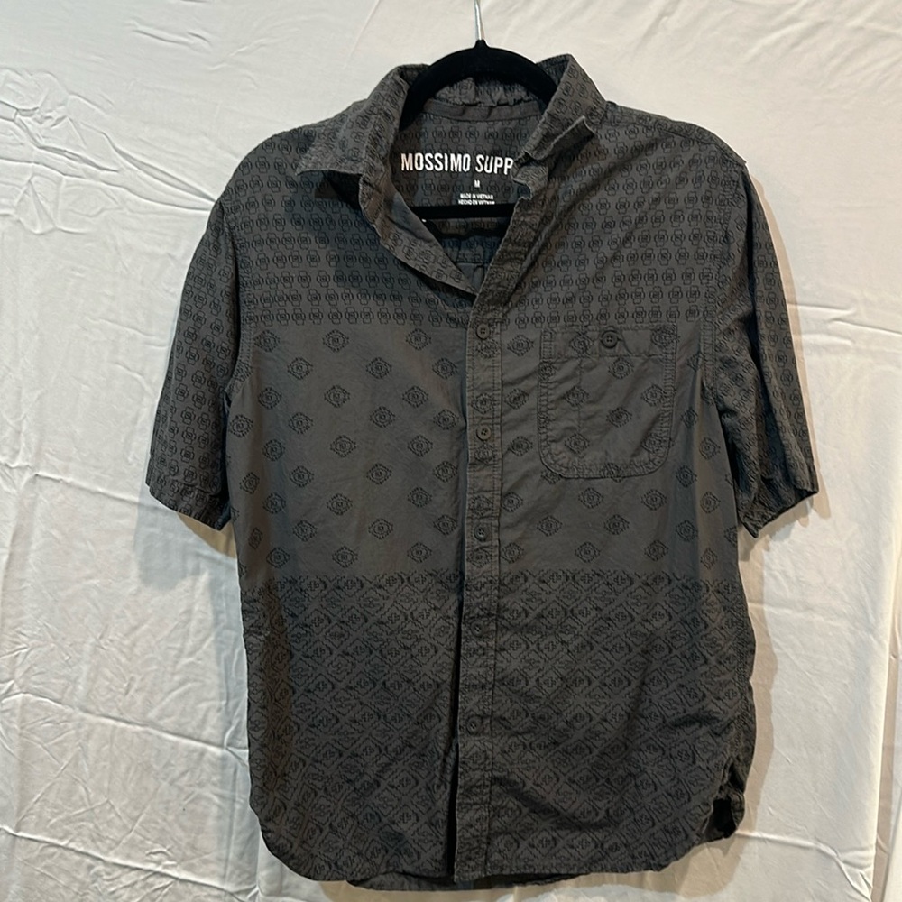 Mossimo Supply Co. Men’s Short Sleeve Button Down Shirt, Gray, Size Medium